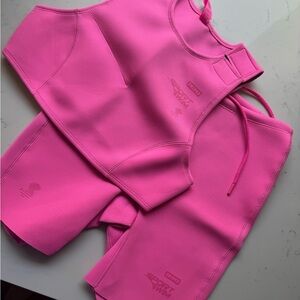 Skims two pics wet suit (medium top & small bottoms) never worn new with tags